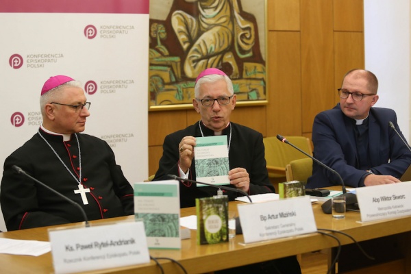 arcybiskup skworc prezentuje nowy program duszpasterski